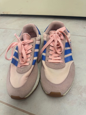 Adidas Iniki shoes pink like new, athletic