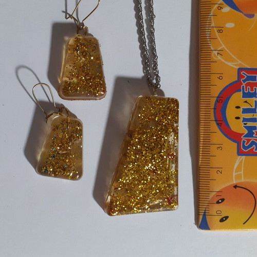 Set of 7 handmade pendant and earring jewelry sets with resin and dried herbs