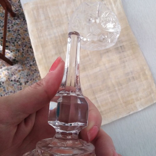 Vintage crystal bonbonniere with lid and three decorative feet