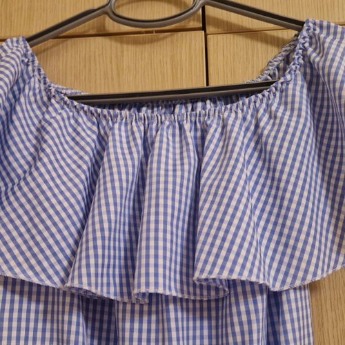 Checked dress with ruffles on shoulders and hem, elastic waist, belt