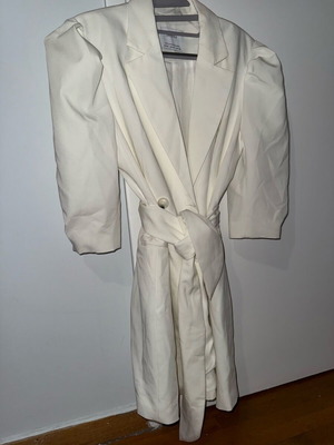 Bershka dress-jacket with puffed sleeves like new, white and beige