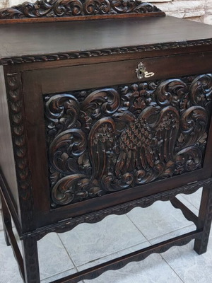 Skyrian carved furniture like new