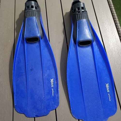 Diving suit set like new, 5mm thickness with gloves and socks