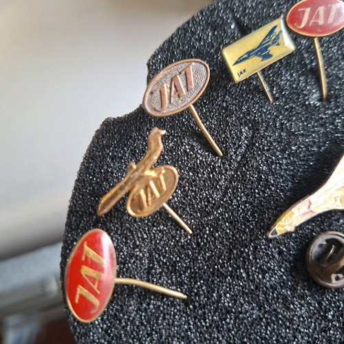 Lapel pins like new from old airline company