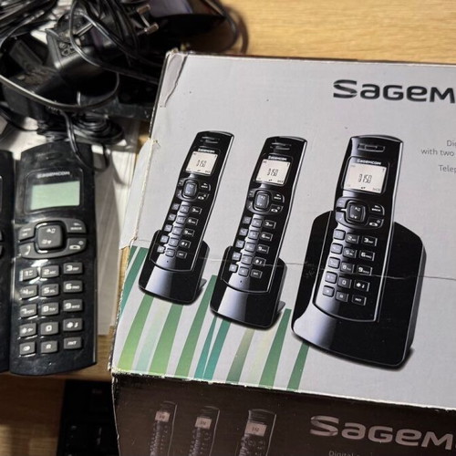 Sagem D150 Trio cordless phones like new, black
