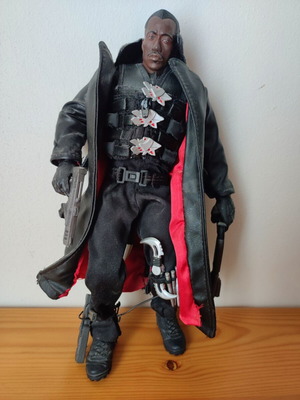 Toy Biz Marvel Studios Blade II 12" Collector's Edition Action Figure like new