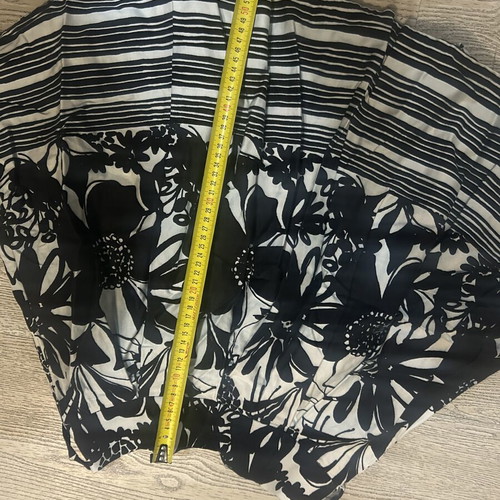 Rinascimento skirt size M like new, black and white