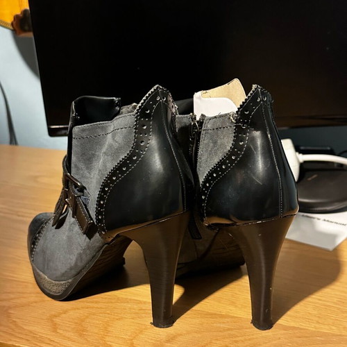 Tamaris high leather ankle boots size 36 like new, black and grey