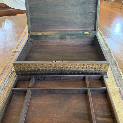 Handcrafted vintage jewelry box with key from Indonesia