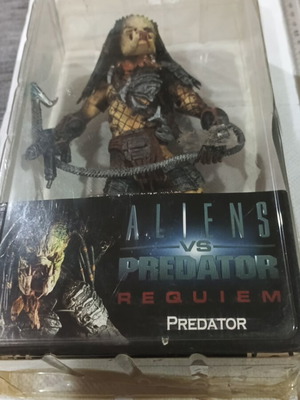 Φιγούρα Wolf Predator NECA με μαστίγιο και όπλο, 19 εκ.