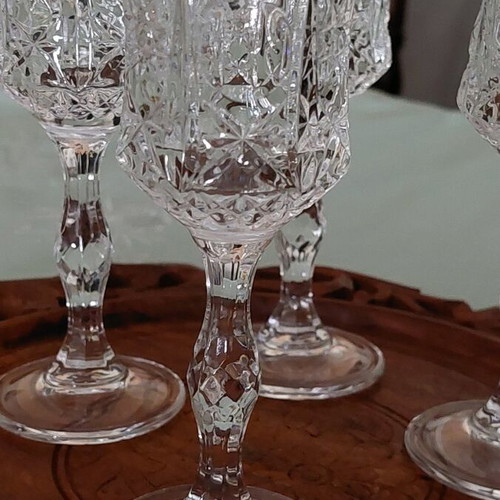Set of 4 vintage crystal liqueur glasses 13cm and carved wooden tray 27cm like new