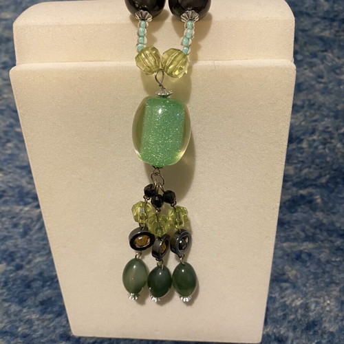 Necklace new with green stones summer style