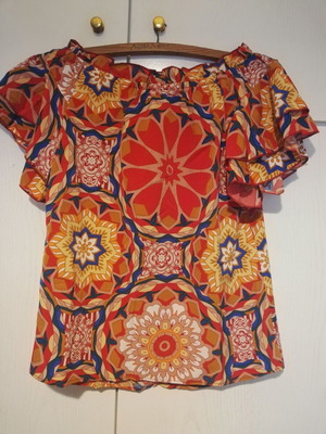 Off-shoulder blouse