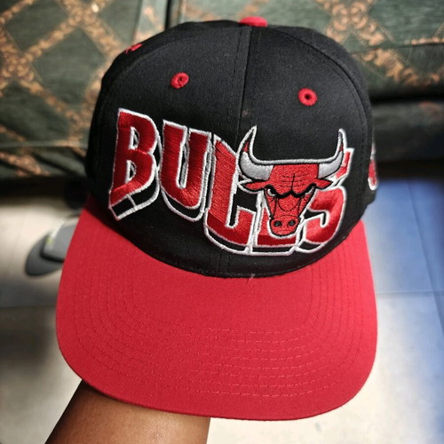 Chicago Bulls Vintage The G Cap Wave Twill Snapback Hat used