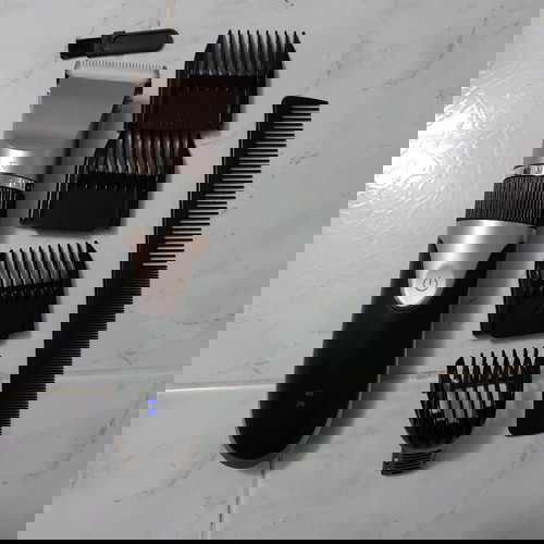 Ξυριστική - Κουρευτική Μηχανή μεταχειρισμένη με αποσπώμενες σχάρες και οθόνη