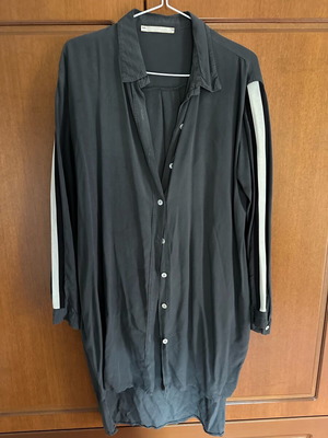 Long shirt gray size M like new with pockets