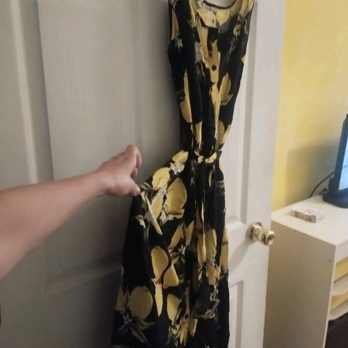 Dress with lemon print used, fits M and L sizes, below knee