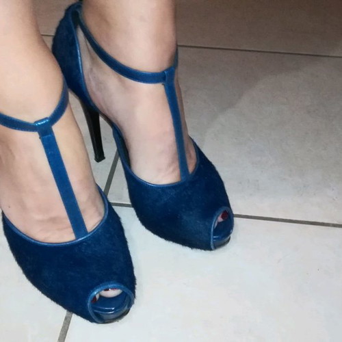Prince Oliver leather sandals used blue with pony skin texture size 38