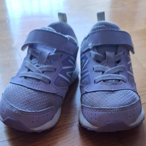 New Balance athletic shoes like new, size 23.5, purple