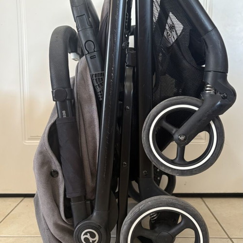 Cyber Beezy stroller used, lightweight and easy to fold