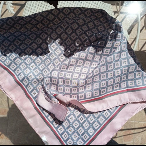 Axel scarf like new, pink multicolor