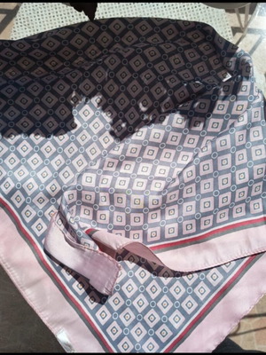 Axel scarf like new, pink multicolor