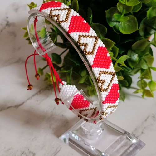 Handmade bracelet with heart beads Miyuki and macrame made to order