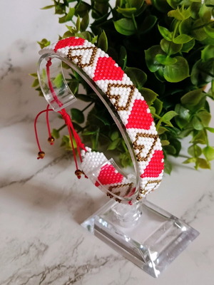 Handmade bracelet with heart beads Miyuki and macrame made to order