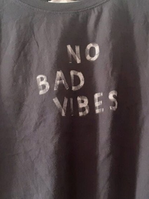 Μπλούζα No Bad Vibes μέγεθος S μαύρη σαν καινούργια, μακό