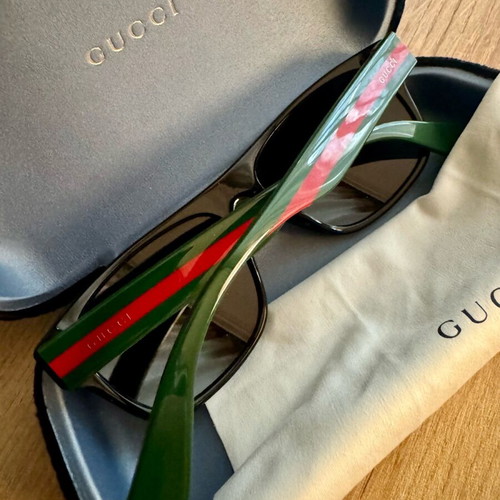 Gucci sunglasses like new, unisex classic design