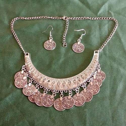 Handmade jewelry set with stones, necklace and earrings, new