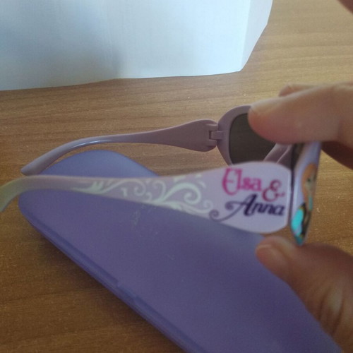 Elsa & Anna children's sunglasses used with case
