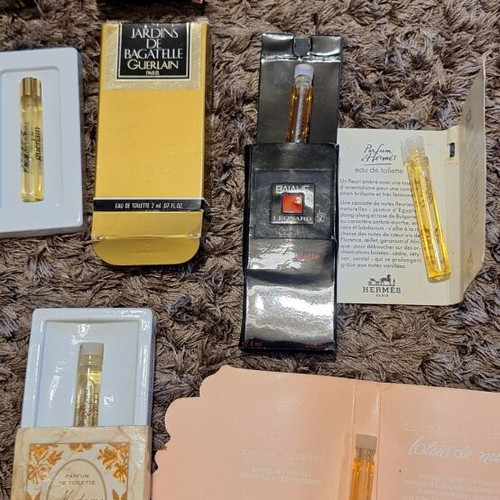 Various miniature perfume testers used, pack