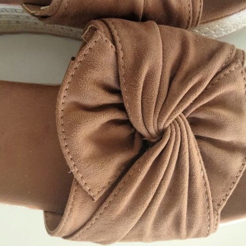 Voi & Noi Suede Platform Sandals size 39 new, camel
