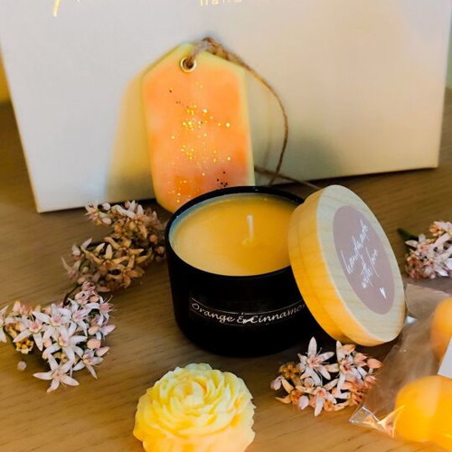 Candle set new with 100ml candle, wax melts, drawer scents and tablet