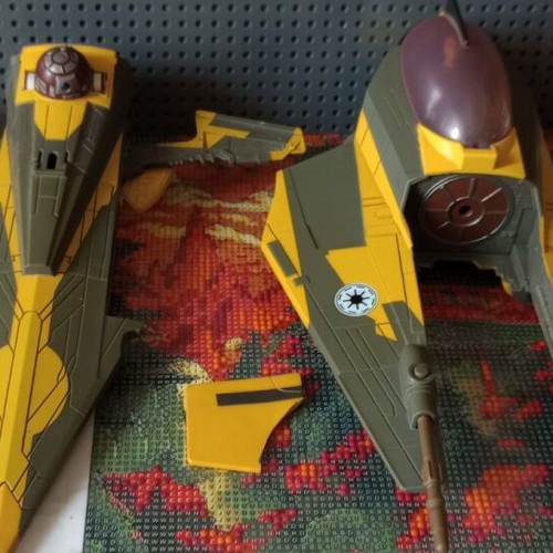 Star Wars Anakin Skywalker Starfighter Clone Wars used with two extra figures