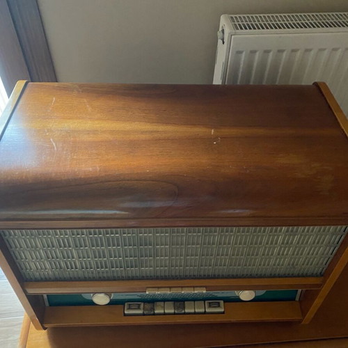 Slavic radio used with 45 rpm turntable