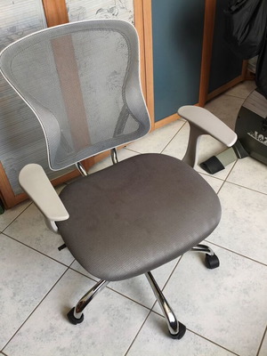 Καρέκλα γραφείου μεταχειρισμένη σε καλή κατάσταση