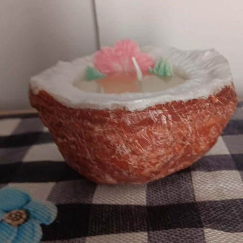 Handmade Coconut Candle with Soy Wax and Coconut Scent