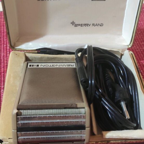 Remington 21 electric shaver used, vintage
