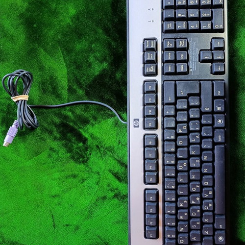 Wired full-size keyboard with numpad, black and silver