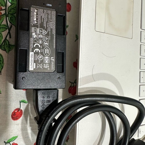 Ubiquiti gp-a240-050 PoE+ Injector used, black