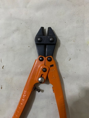 Wire cutter for thin wires used