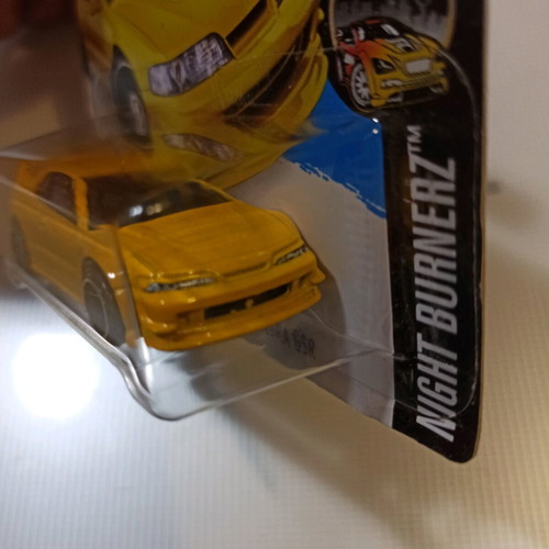 Hot Wheels Custom '01 Acura Integra GSR yellow new