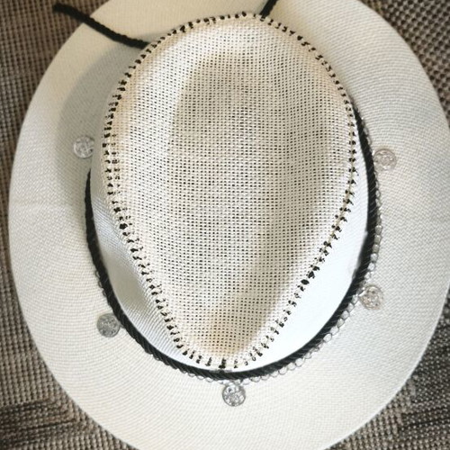 Hat like new, size L, unique design