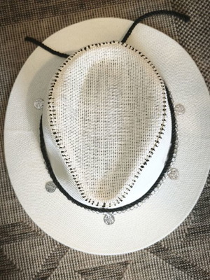 Hat like new, size L, unique design