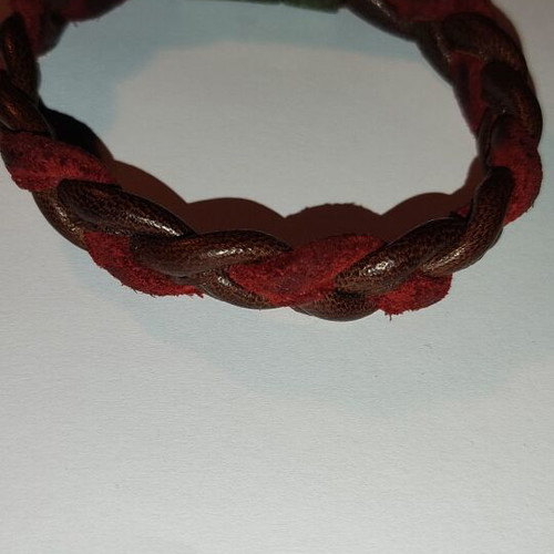 Massimo Dutti leather bracelet like new with magnetic clasp multicolor