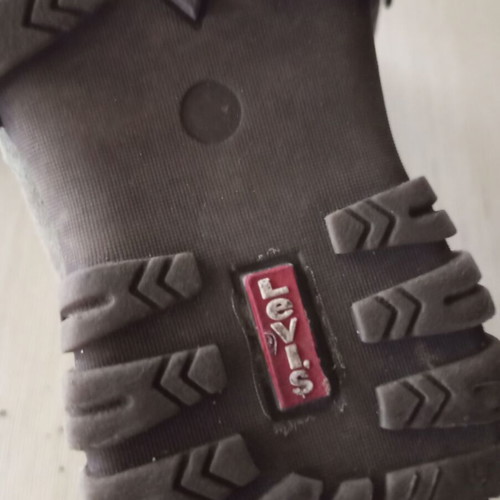 Levi's boys' boots size 26, like new, green