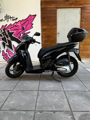 Honda SH 125i σκούτερ σαν καινούργιο με Smart Top Box