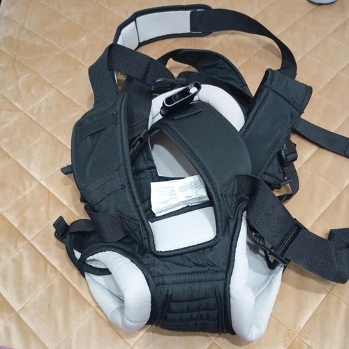 Baby carrier neutral color for 3-12 kg like new